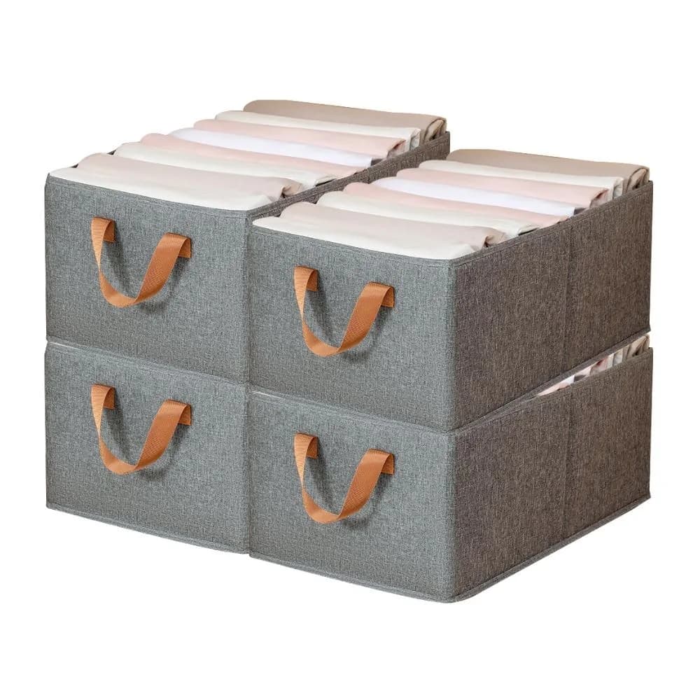 4 cestos organizadores cinza lado a lado, cheios de camisetas dobradas em pé